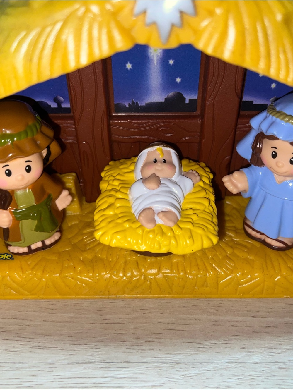 Fisher-Price Little People Nativity Stable w/ Mary, Joseph & Baby Jesus - Picture 2 of 7